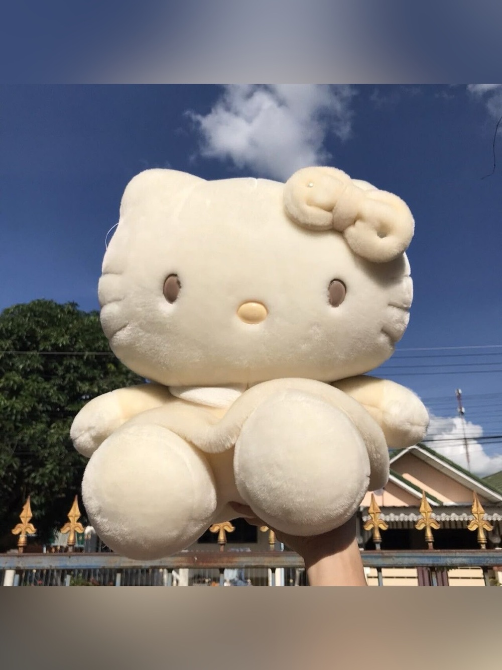 Vintage Y2K Rare Hello Kitty Jumbo 17” Plush Cream Dress Nakajima 2004
She has